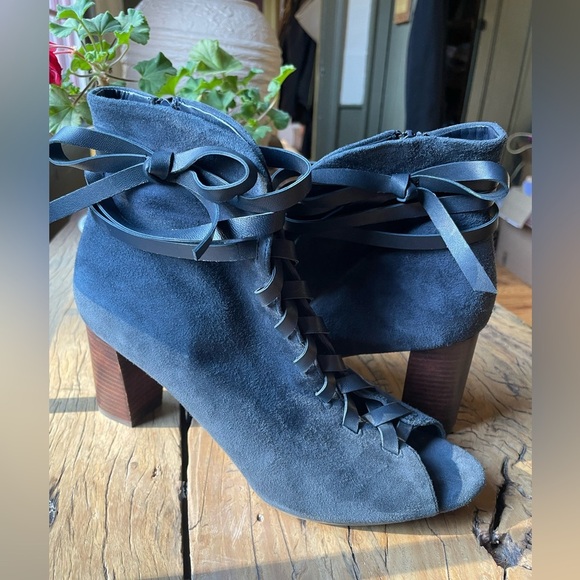 Aerosoles Blue Velvet Pretty Bird Heel Rest Lace Up Peep Toe Boot Size 10 - Picture 8 of 10